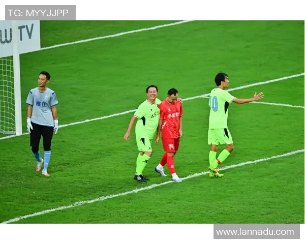 小日子足球明星揭秘谁是当今最受欢迎的球员和他们的精彩表现